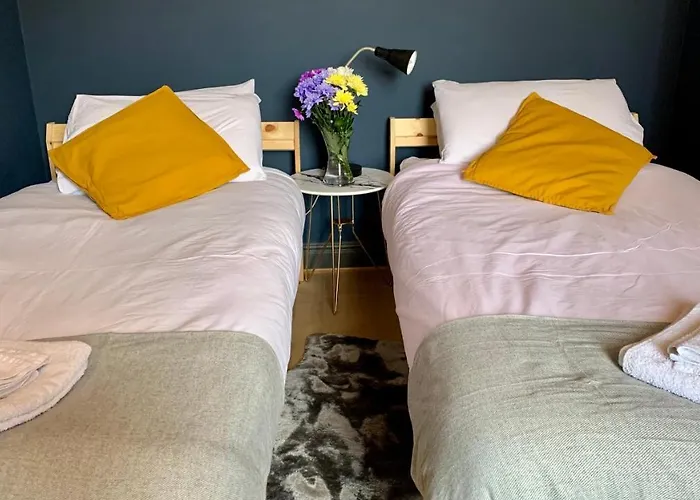 Apartment In City Centre, 4 Guests, Car Park