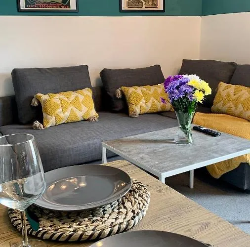 Apartment In City Centre, 4 Guests, Car Park