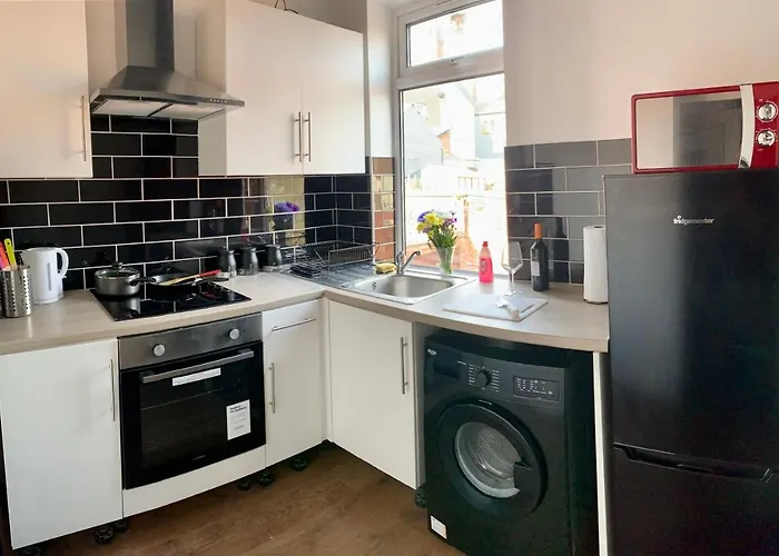 Apartment In City Centre, 4 Guests, Car Park
