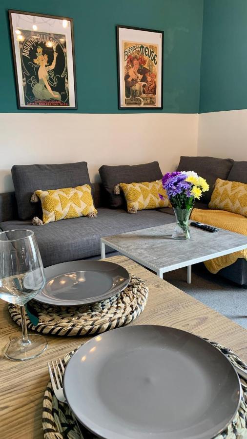 In City Centre, 4 Guests, Car Park Apartment *