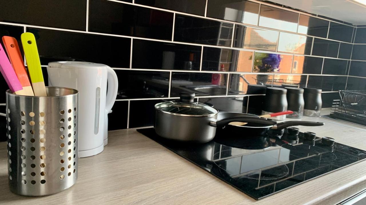In City Centre, 4 Guests, Car Park Apartment
